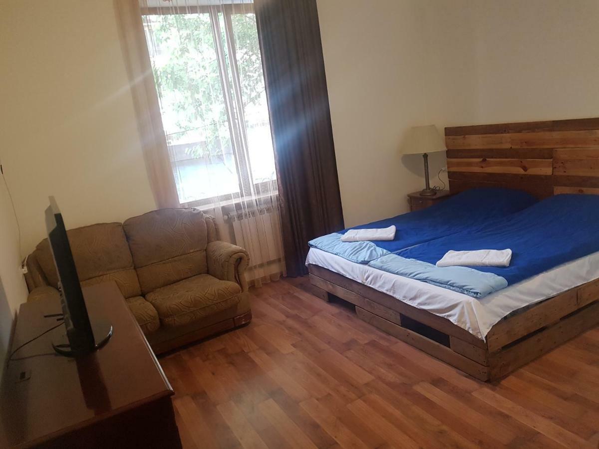 Shat Lav Hostel Γιερεβάν Εξωτερικό φωτογραφία